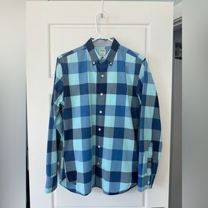 Bonobos blue buffalo plaid slim fit button down shirt. Small, slim fit